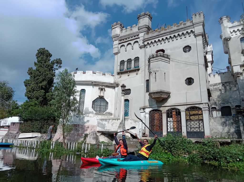 kayak-en-xochimilco-castillo-de-xochimilco
