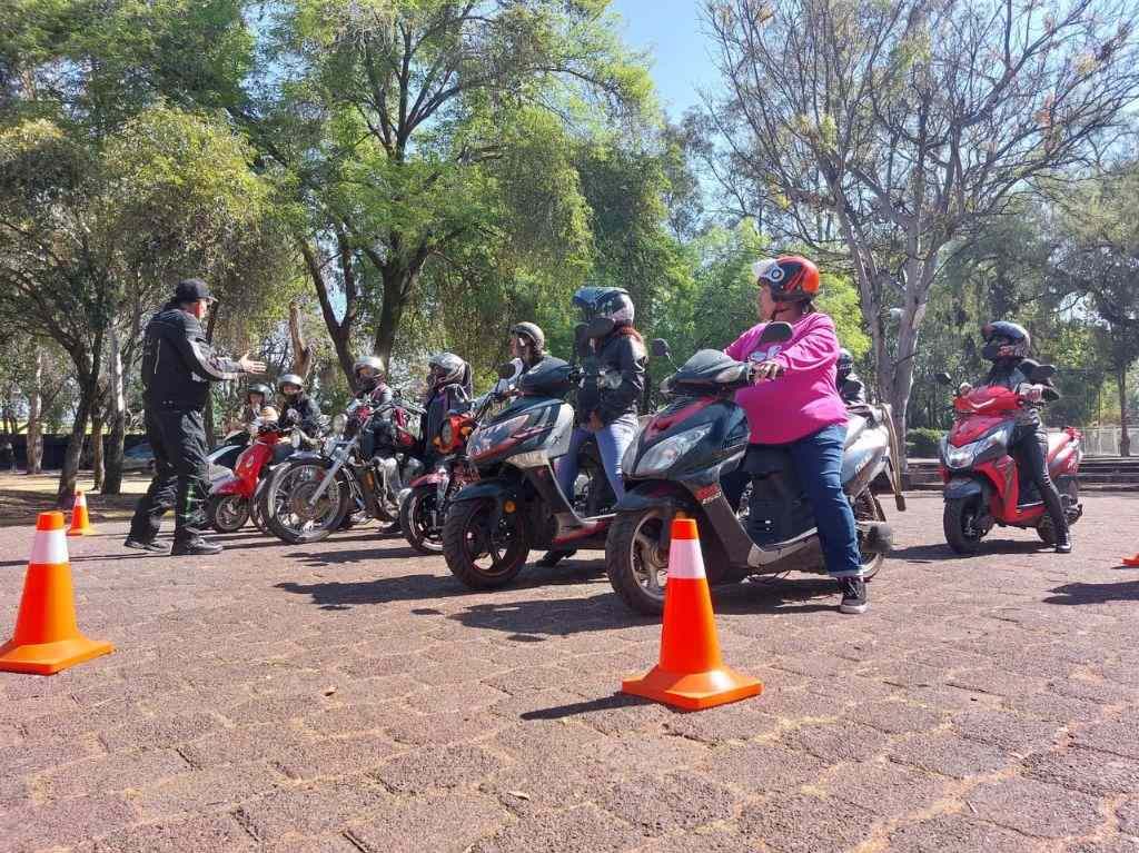 La SEMOVI crea una nueva motoescuela exclusiva para mujeres