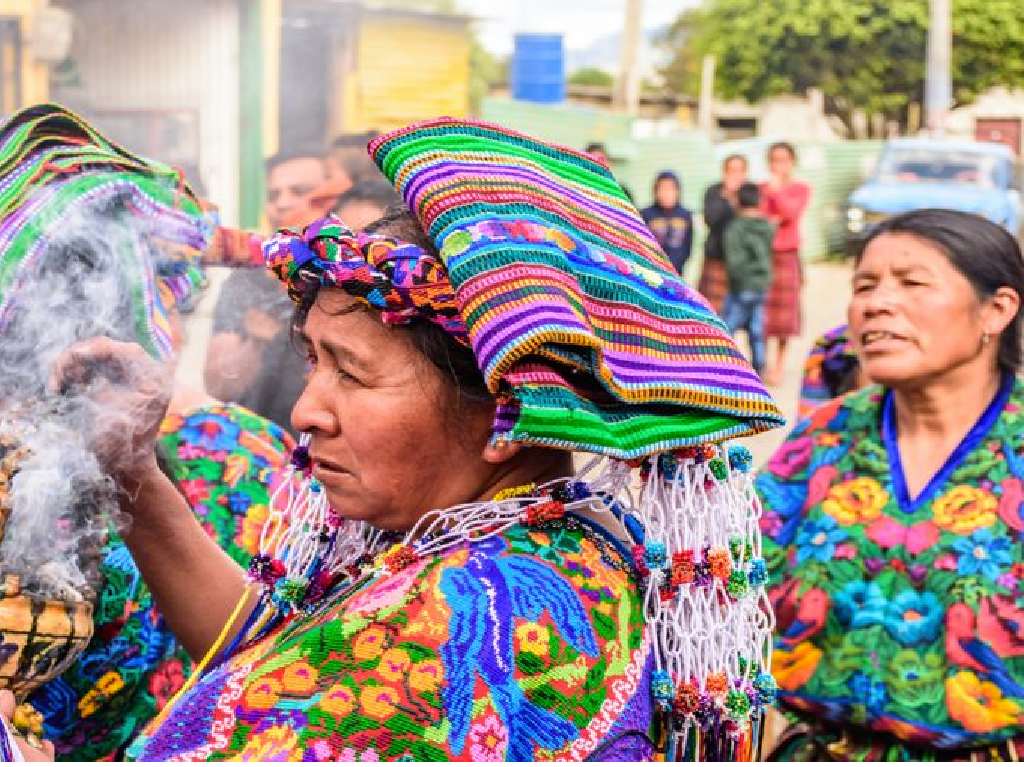 mujeres artesanas feria en el museo nacional de culturas populares