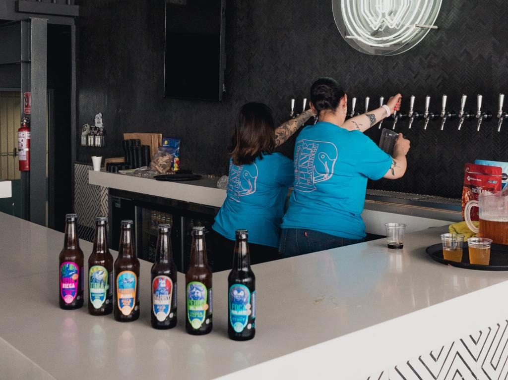 Pink Flaminga: la cerveza hecha por mujeres mexicanas que conmemora el 8M