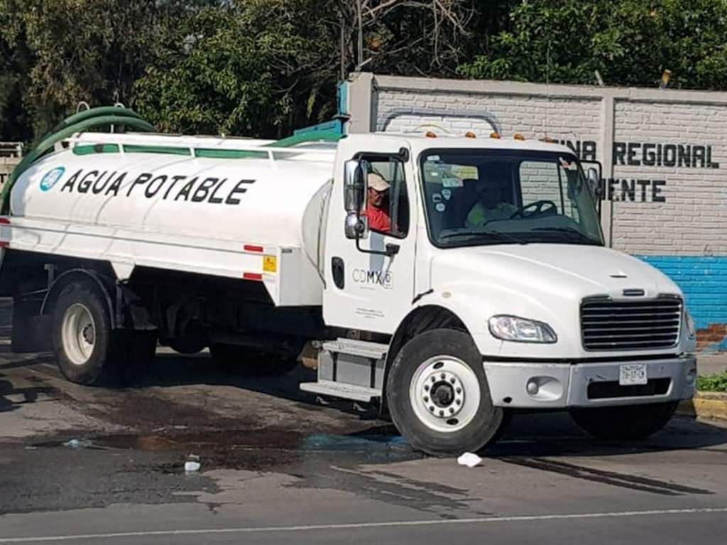 Pipas de agua potable en la CDMX