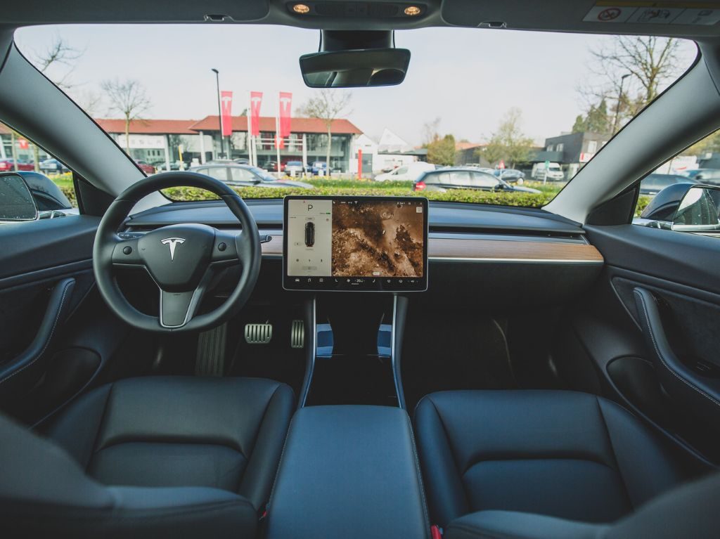 Tesla-interior del auto