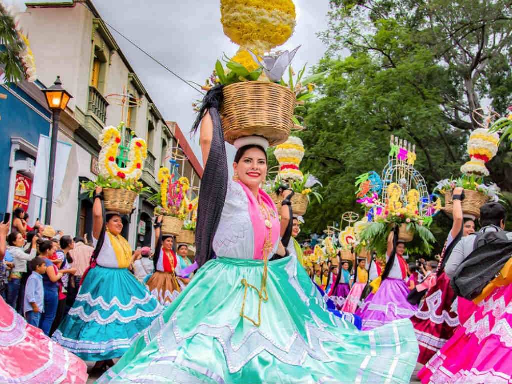 Representación de tradiciones en la Guelaguetza 2023