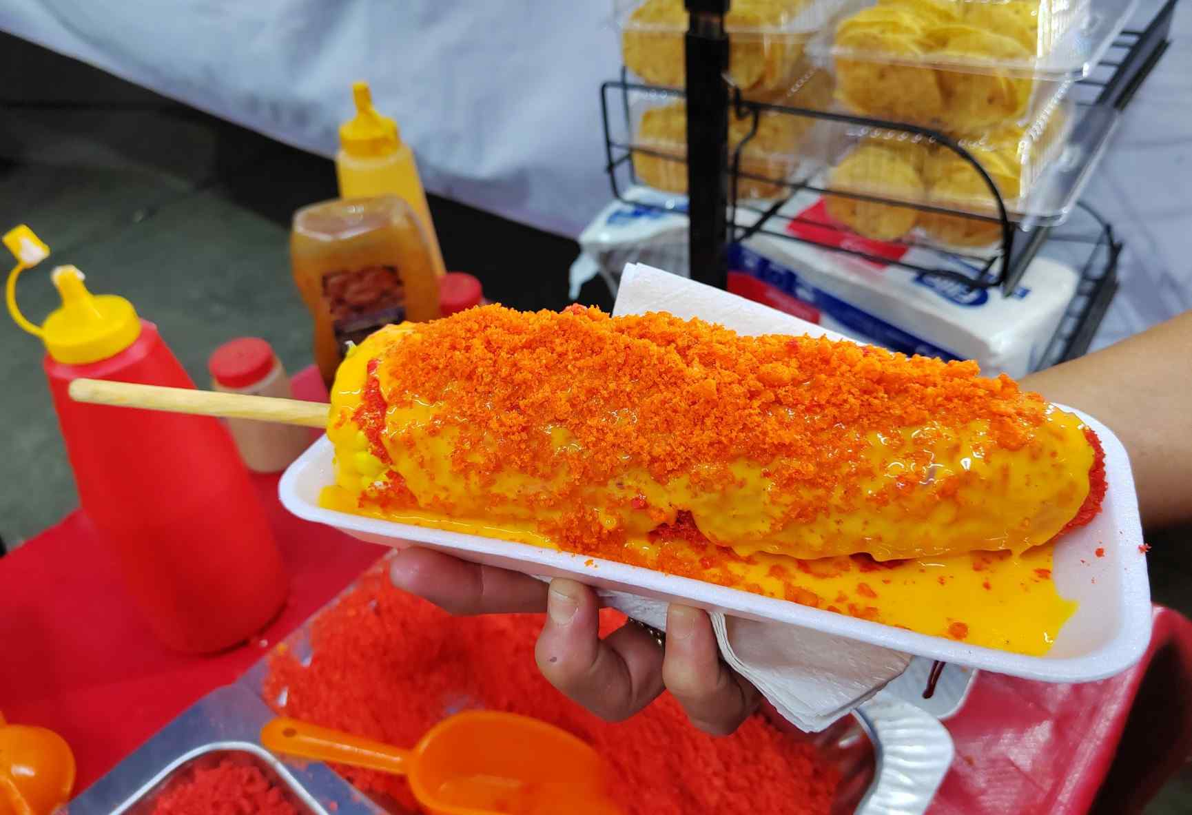 Elotes Lokos: el lugar ideal para probar las costillas de elote en Neza