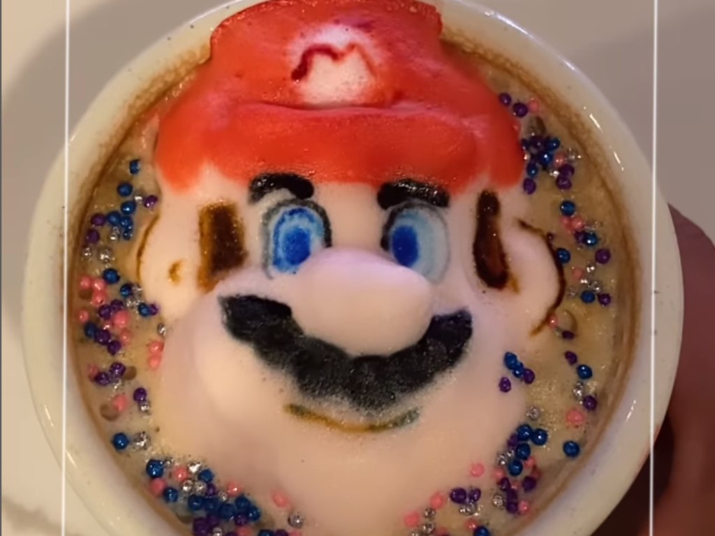 Hay un nuevo latte 3D con figuras de espuma de Mario Bros en CDMX