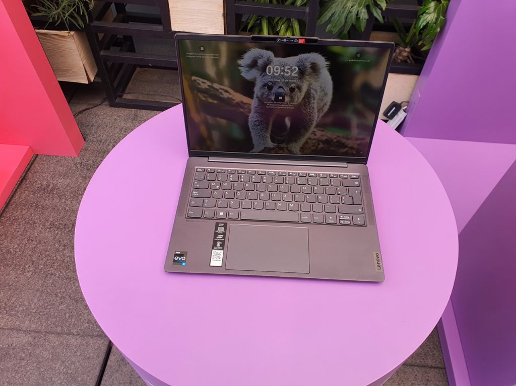 Notebook Yoga Slim 6 desde arriba