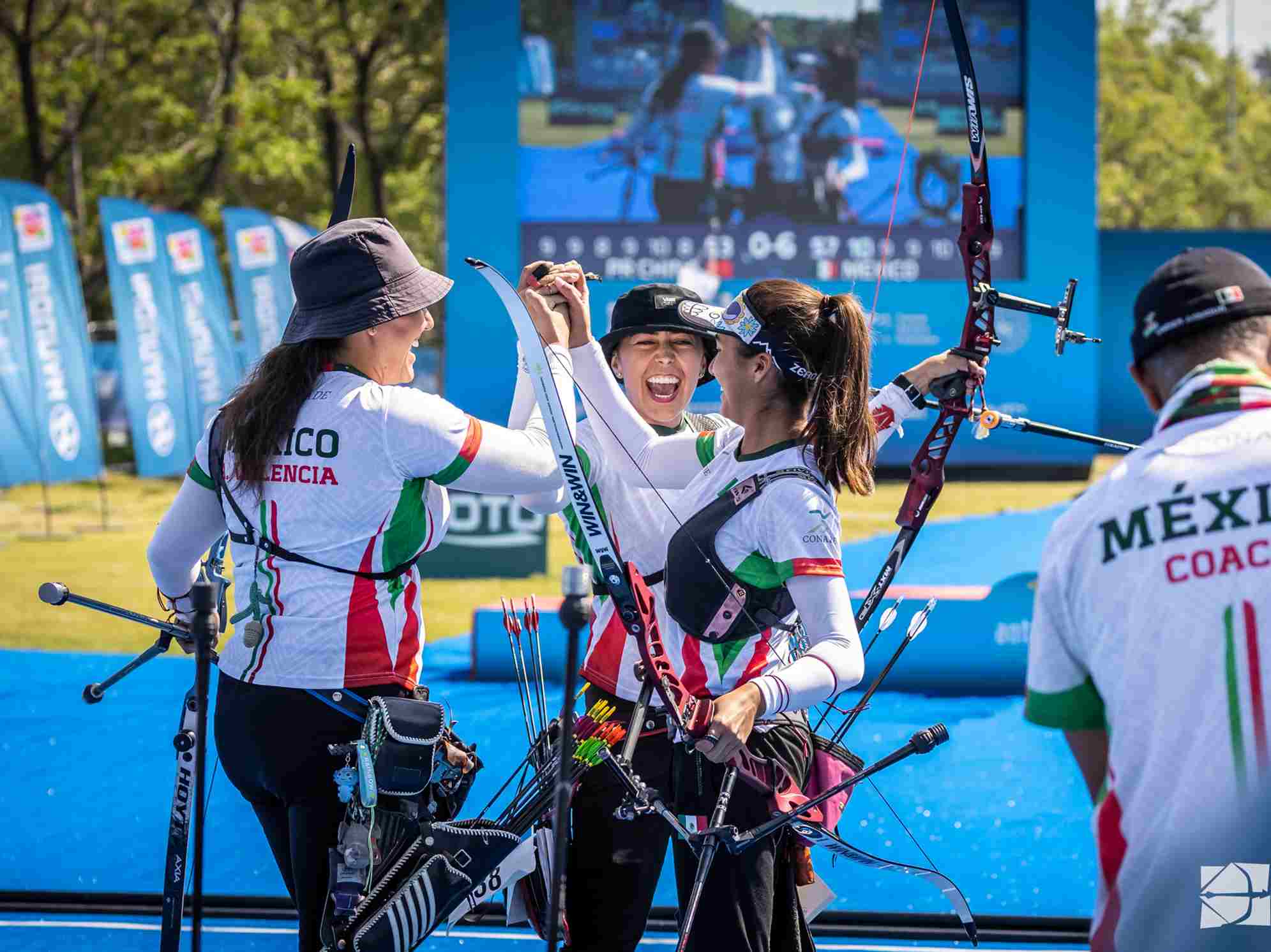 México gana oro en Ciclismo, Tiro con Arco, Triatlón y Voleibol de Playa