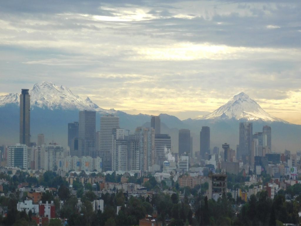 Bombardean nubes en la CDMX