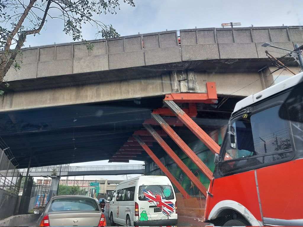 Trabes en la estación del metro Pantitlán