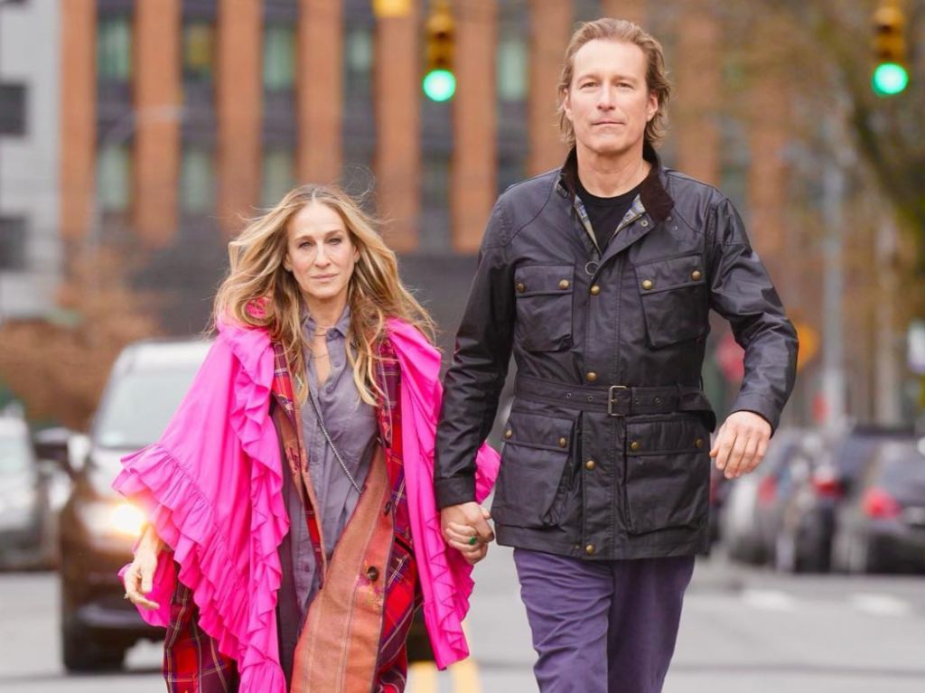 Sarah Jessica Parker y John Corbett en And Just Like That