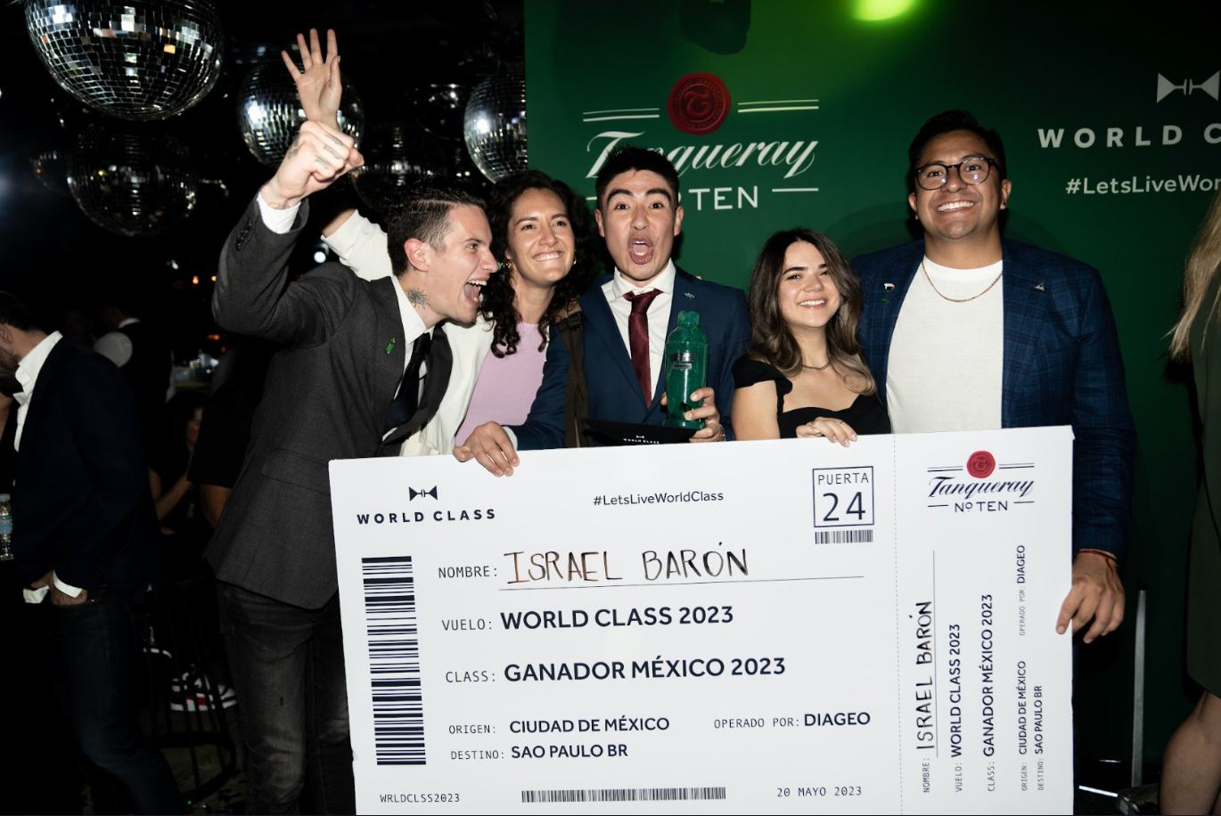 Israel Barón es ganador del Mejor Bartender por World Class México 2023