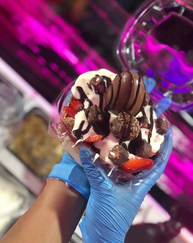 Frubi: las fresas con crema que llevan toppings monchosos en Coyoacán 