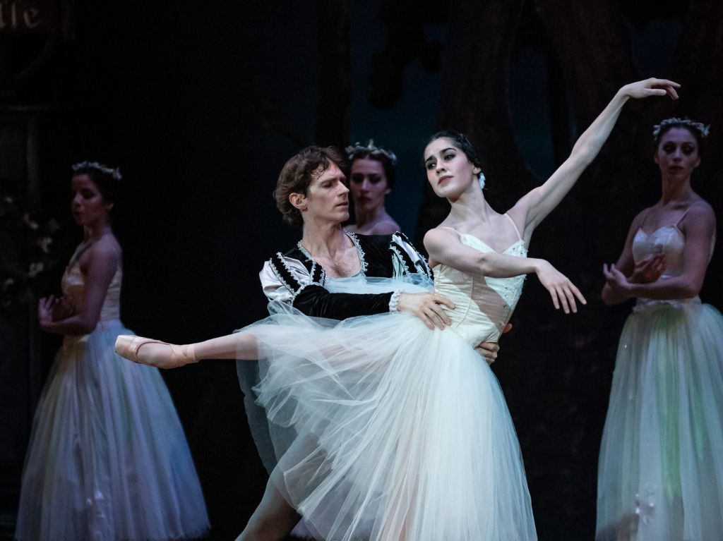 Función de ballet Giselle en el Teatro de la Ciudad Esperanza Iris