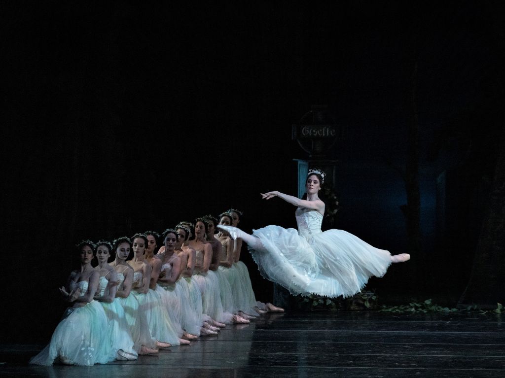 Función de ballet Giselle en el Teatro de la Ciudad Esperanza Iris