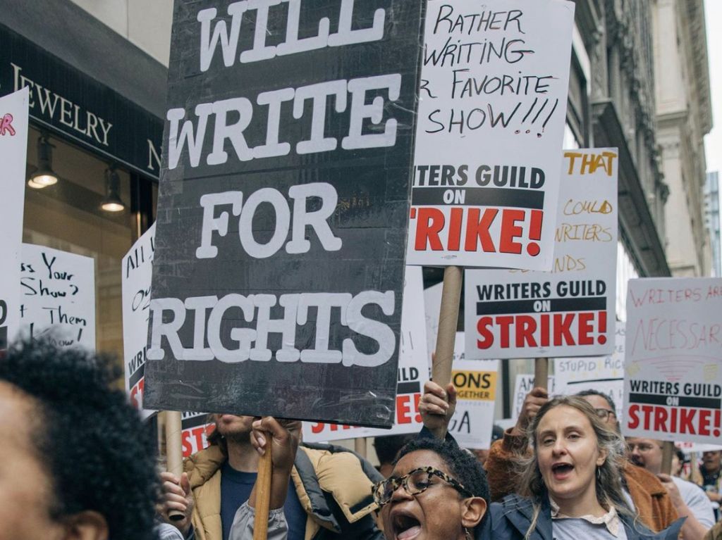 La huelga de escritores trae caos a Hollywood
