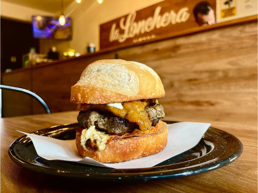 Lonchera bistro lugares para celebrar el día de la hamburguesa