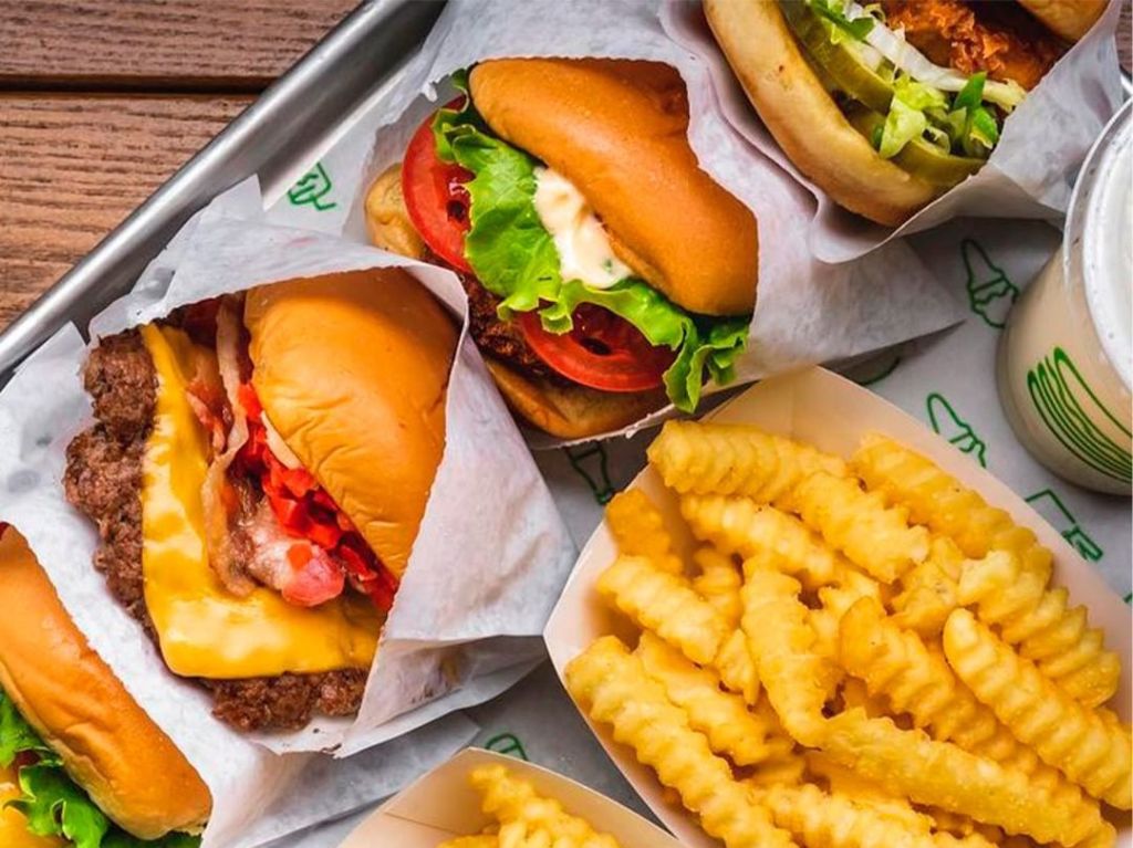 SHAKE SHACK llega a la plaza Miyana, con un mural increíble