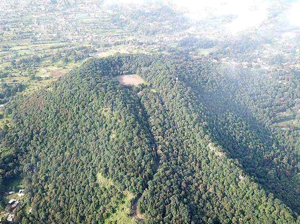 Teoca: el volcán de Xochimilco con una cancha de fútbol en su cráter