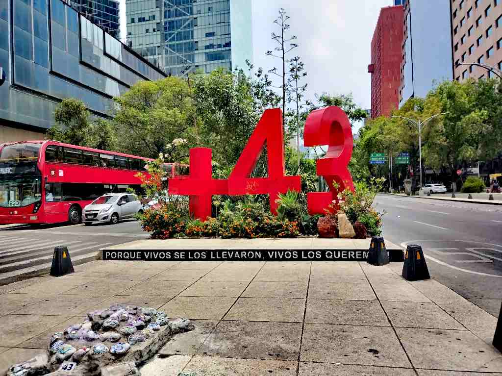 Antimonumento Ayotzinapa.