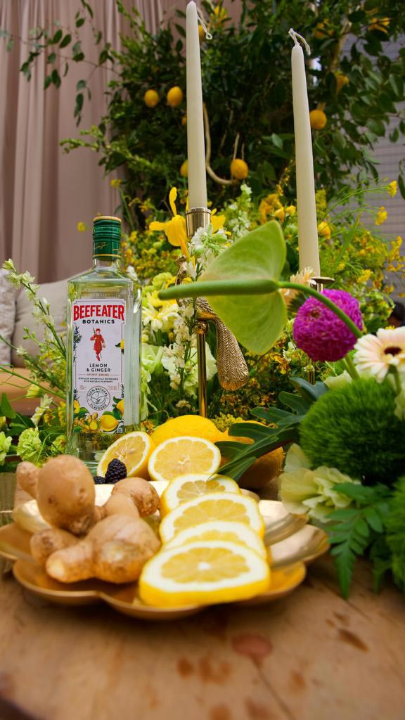 Beefeater Botanics combina esencias naturales de limón y jengibre que le darán un toque refrescante son sabor equilibrado a tus tardes de verano