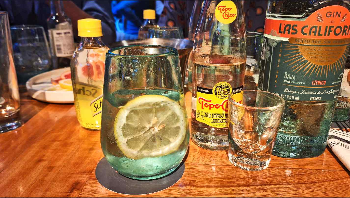 Ginebra preparada con Gin Las Californias en Cocina Abierta CDMX