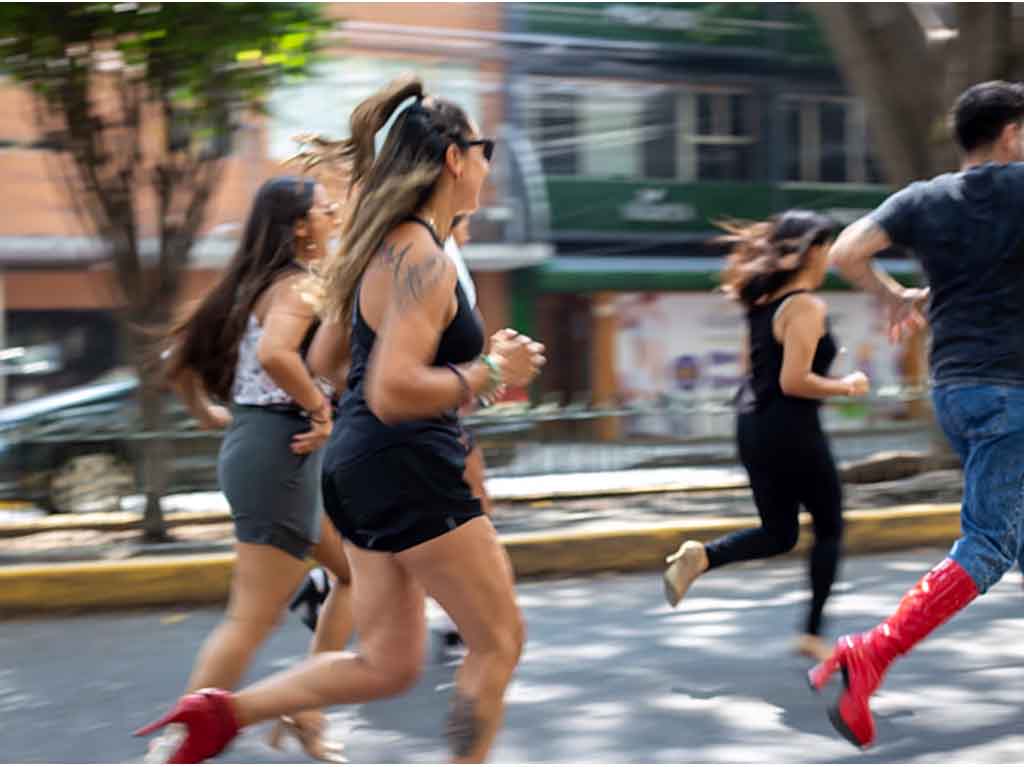 Carrera de tacones en la Condesa 2023 para el celebrar el Pride