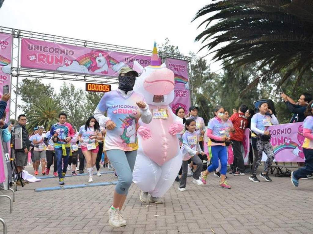 Carrera temática de unicornios en Parque Naucalli