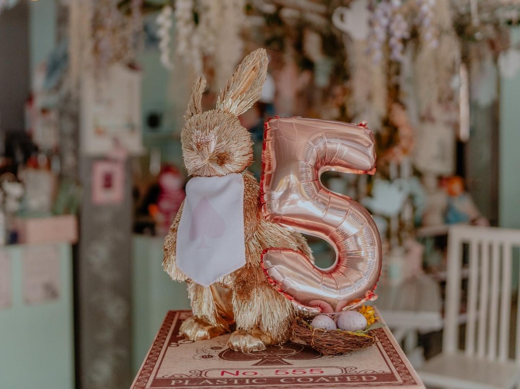 Crepería Down the Rabbit Hole celebrará 5 frabullosos años con fiesta