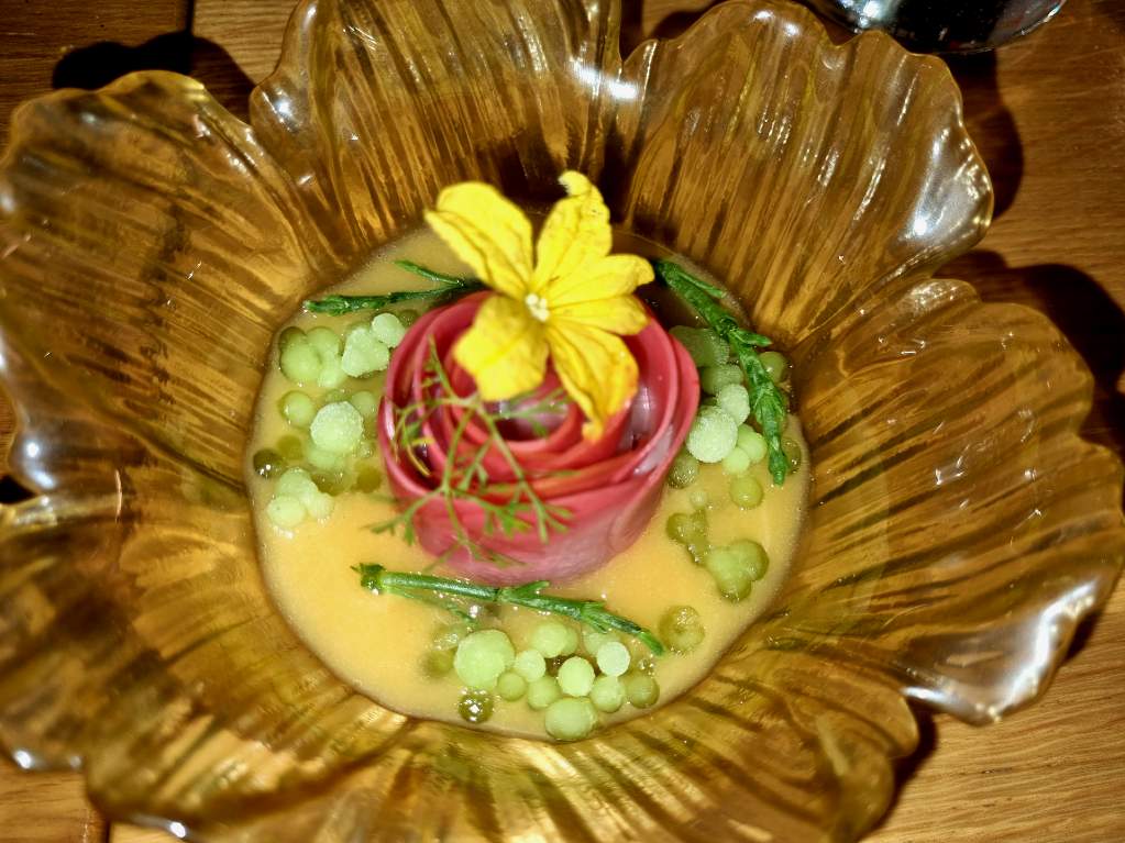 Aguachile de lubina con rábano encurtido del nuevo menu de Garum