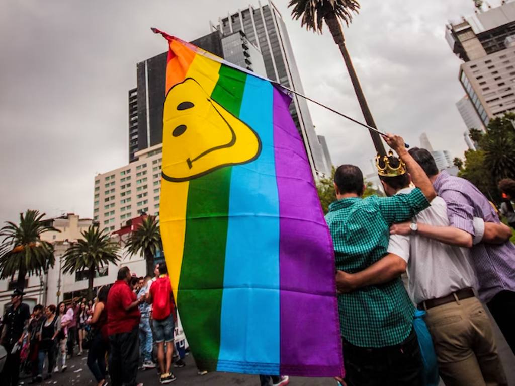 marcha lgbt+ 2023 en cdmx sin automotores