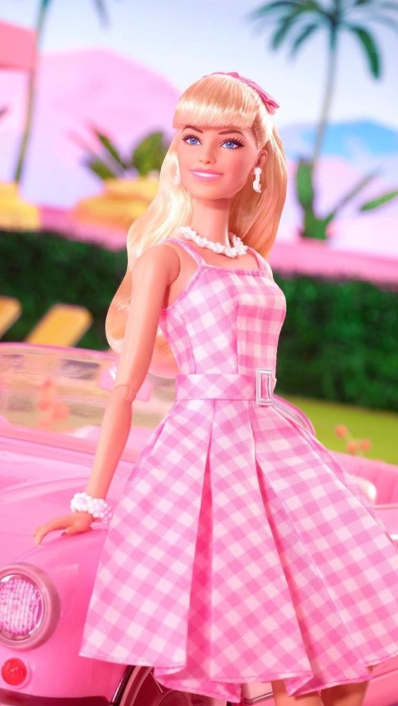 Barbie Vestido rosa a cuadros