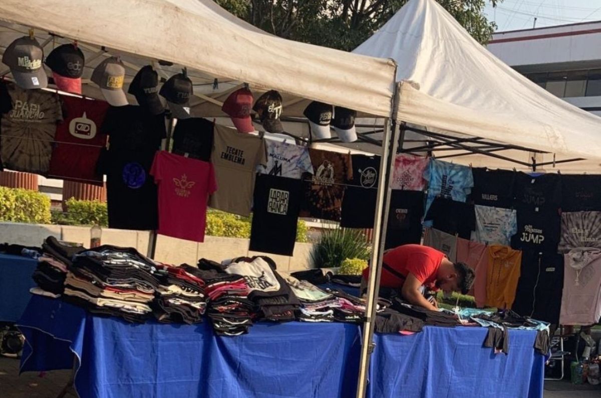 Conoce el tianguis con playeras y merch no vendida de conciertos