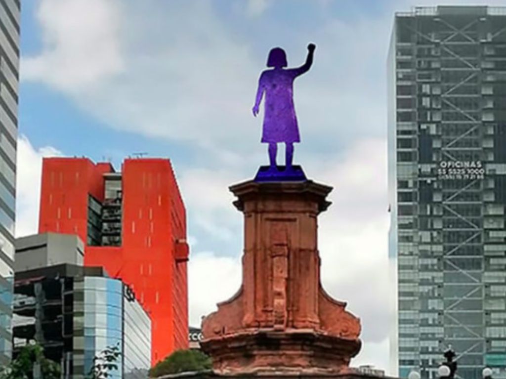 La Joven de Amajac fue instalada al lado de la Glorieta de las mujeres que luchan