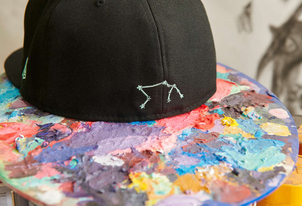 New Era presenta su colección Horóscopos x Tellaeche, inspirada en los signos zodiacales