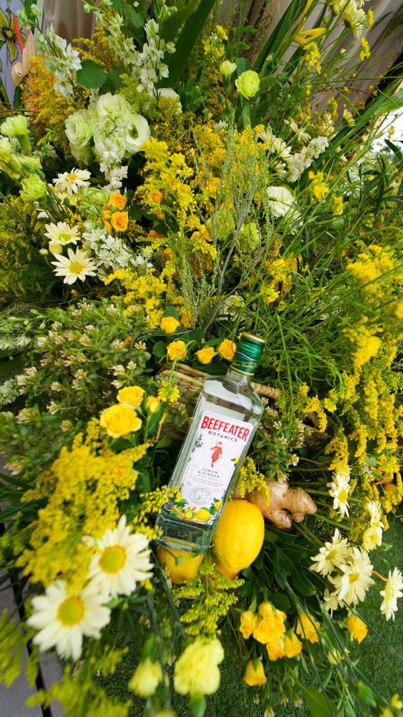 Beefeater Botanics combina esencias naturales de limón y jengibre que le darán un toque refrescante son sabor equilibrado a tus tardes de verano