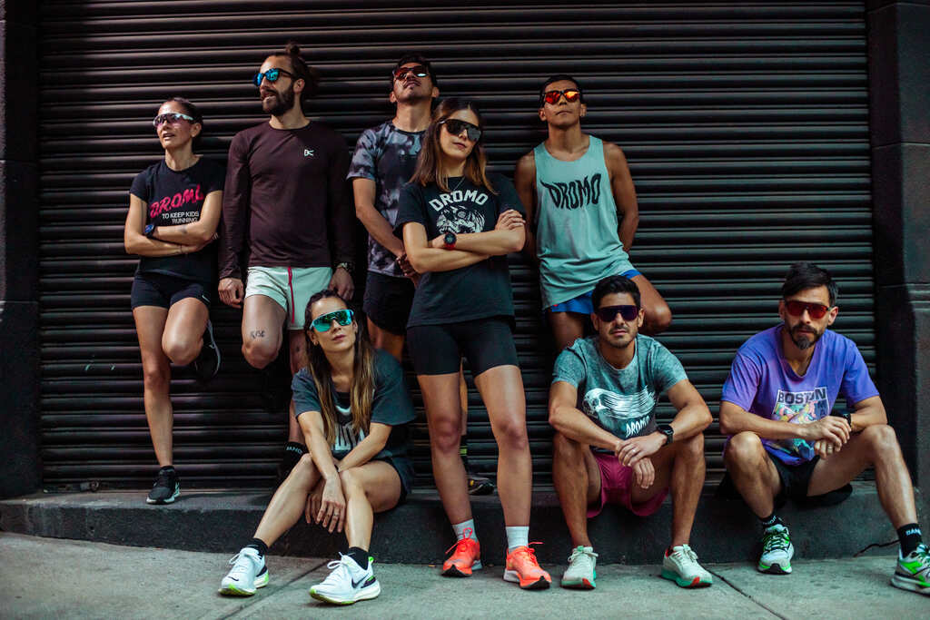 Oakley presenta sus nuevas gafas para corredores.