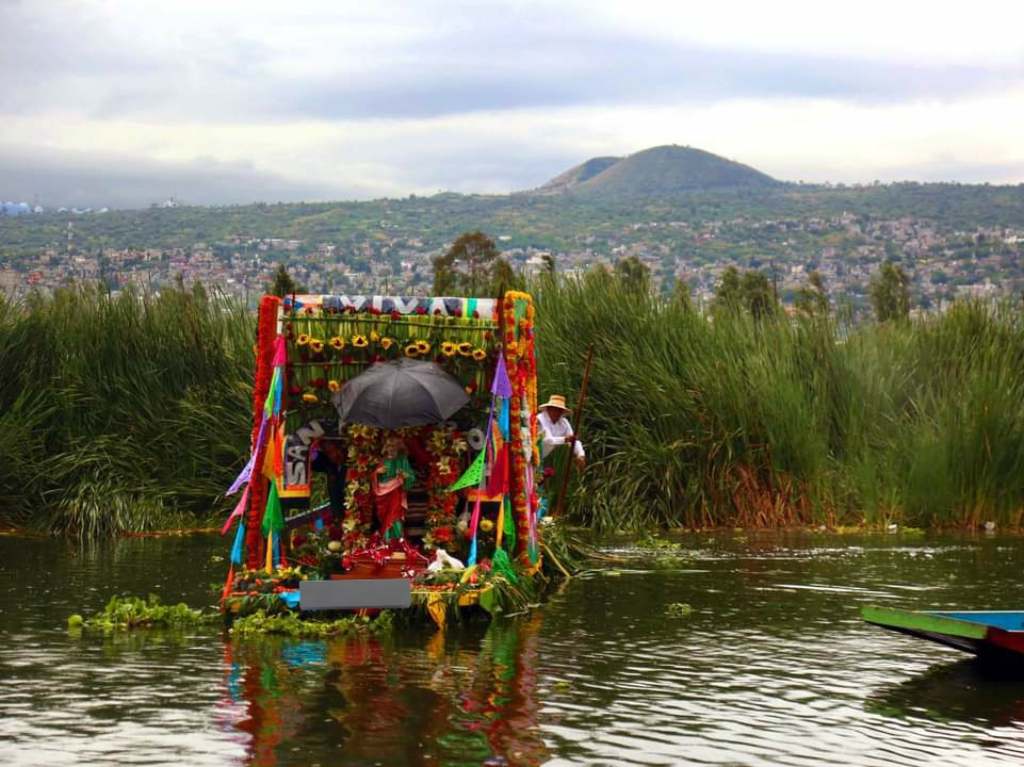 Así es la tradicional Procesión de Trajineras en Tláhuac