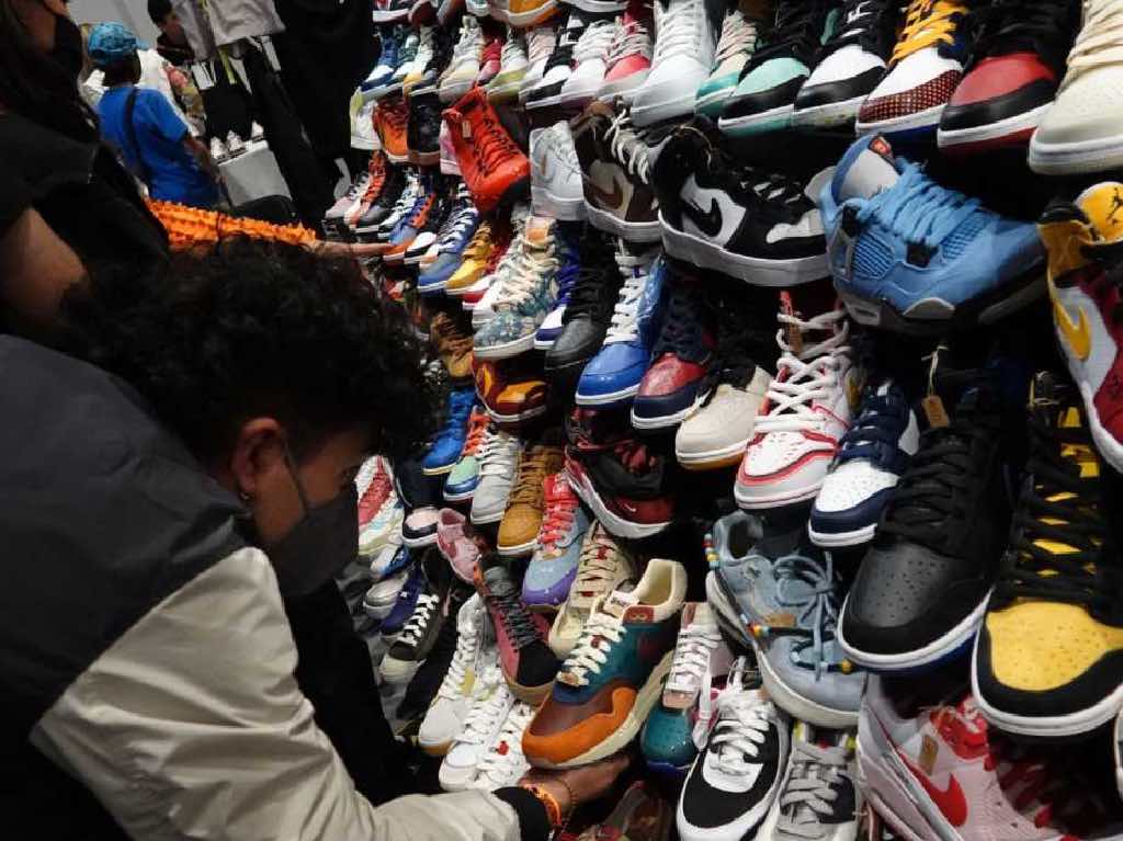 Tianguis de tenis de lujo en la CDMX: ubicación, horarios y más