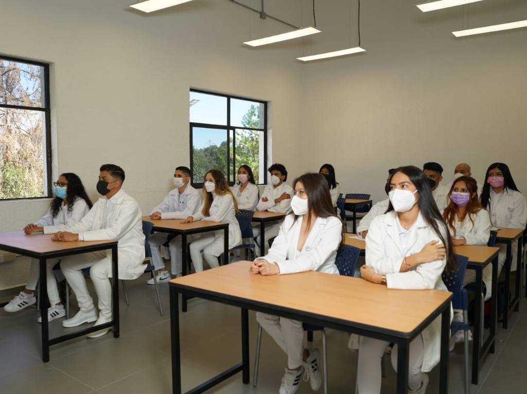 ¿Qué carreras hay en la Universidad de la Salud de la CDMX?