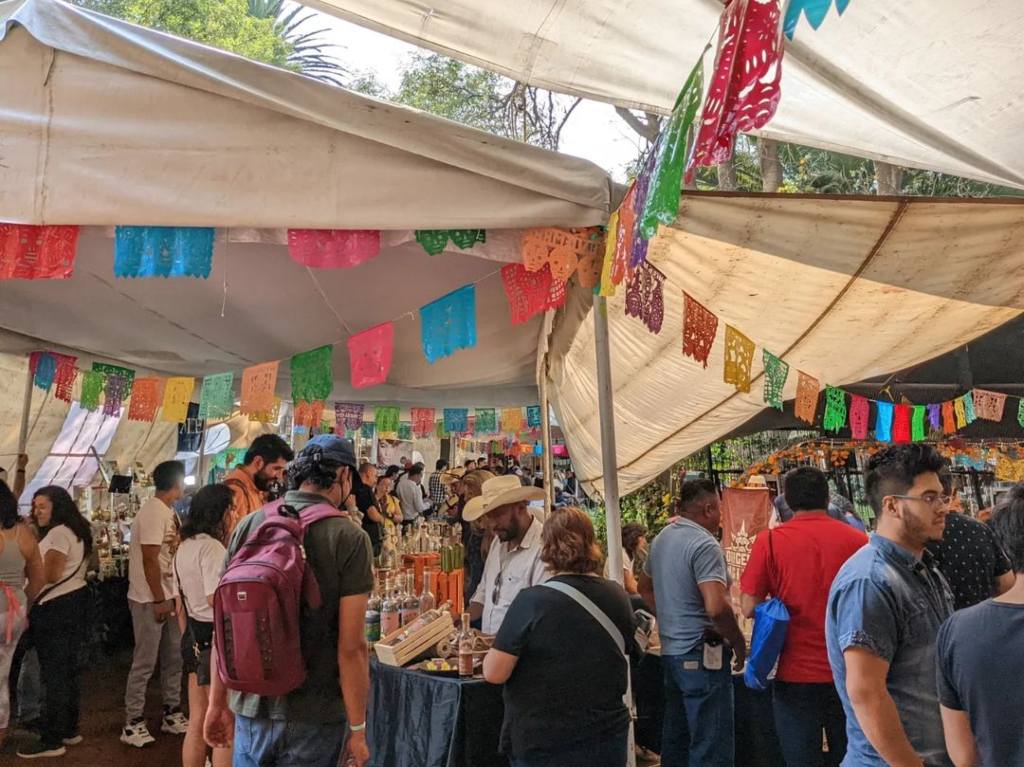 Descubre Mezcal Fest en CDMX ¡Edición día de muertos!