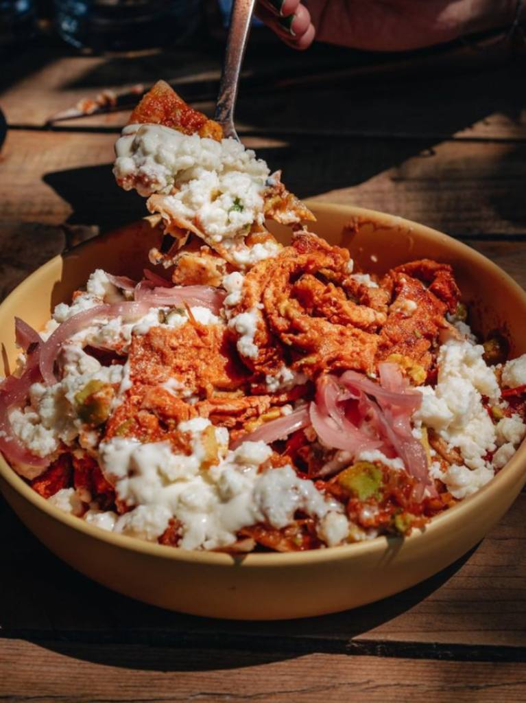 Chilaquiles con cecina de Brew Brew