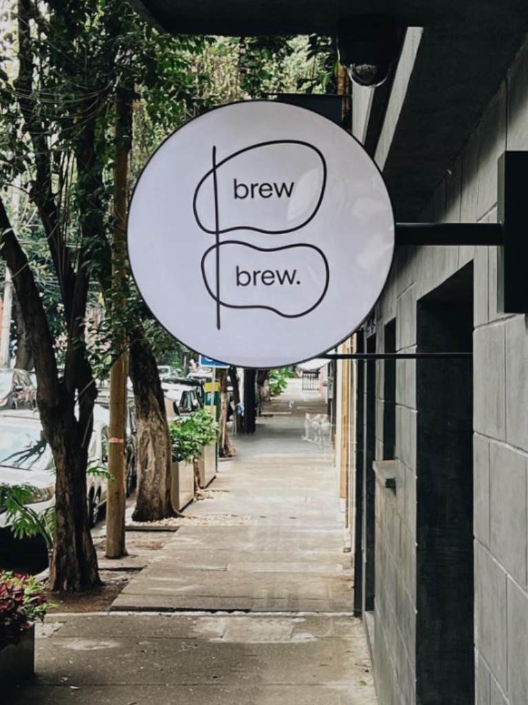 Fachada de la cafetería Brew Brew