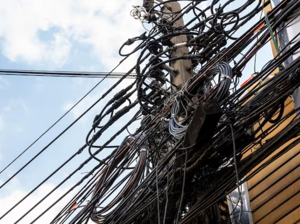 ¿Cómo pedir que quiten las marañas de cables en tu colonia? 