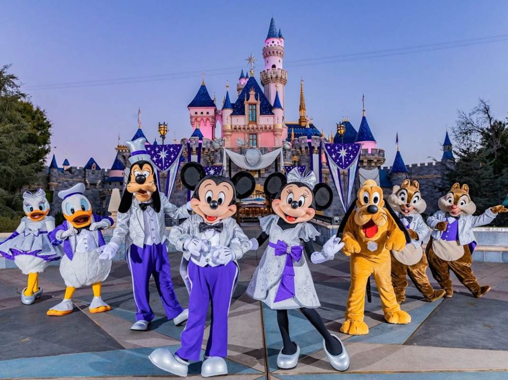 Disneyland Resort se viste de gala y festeja su 68° aniversario