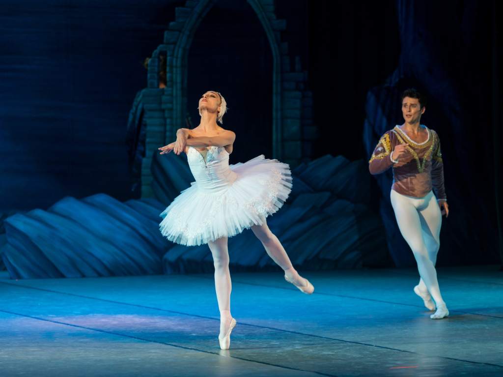 Ballet de El Lago de los Cisnes en agosto