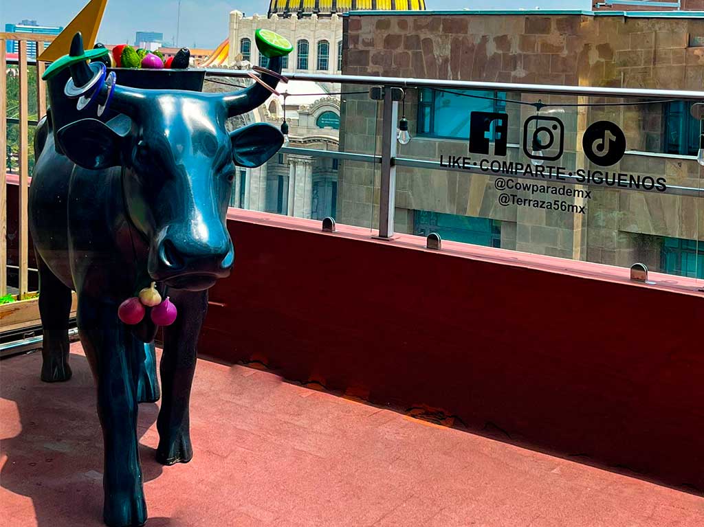 Restaurante Miralto y Torre Latino traen este verano para ti la estampida de CowParade