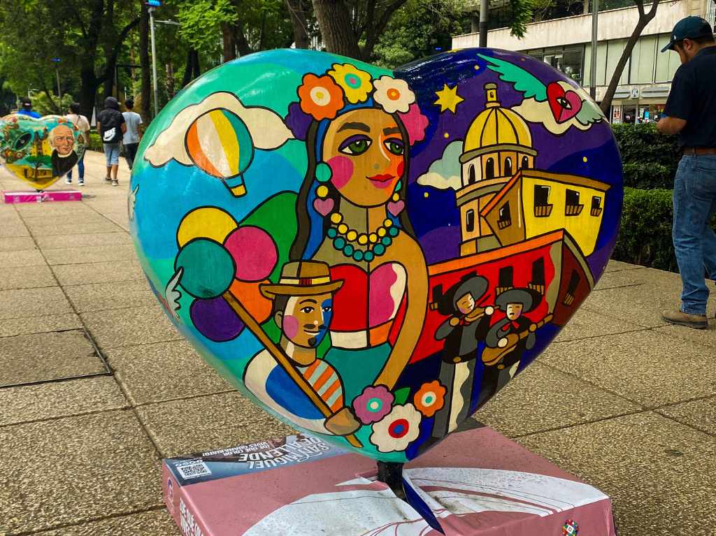 Checa la exposición de corazones gigantes en Paseo de la Reforma ¡GRATIS! 1