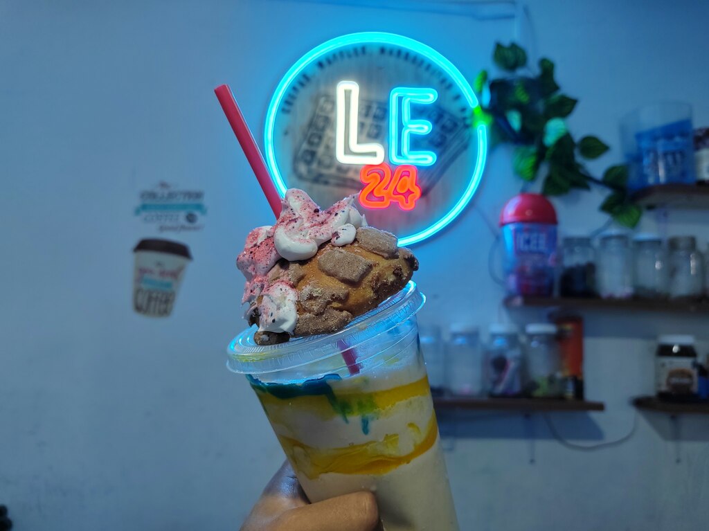 La Esquina 24: crepas, waffles, frappés y hasta malteadas con concha, en Iztapalapa