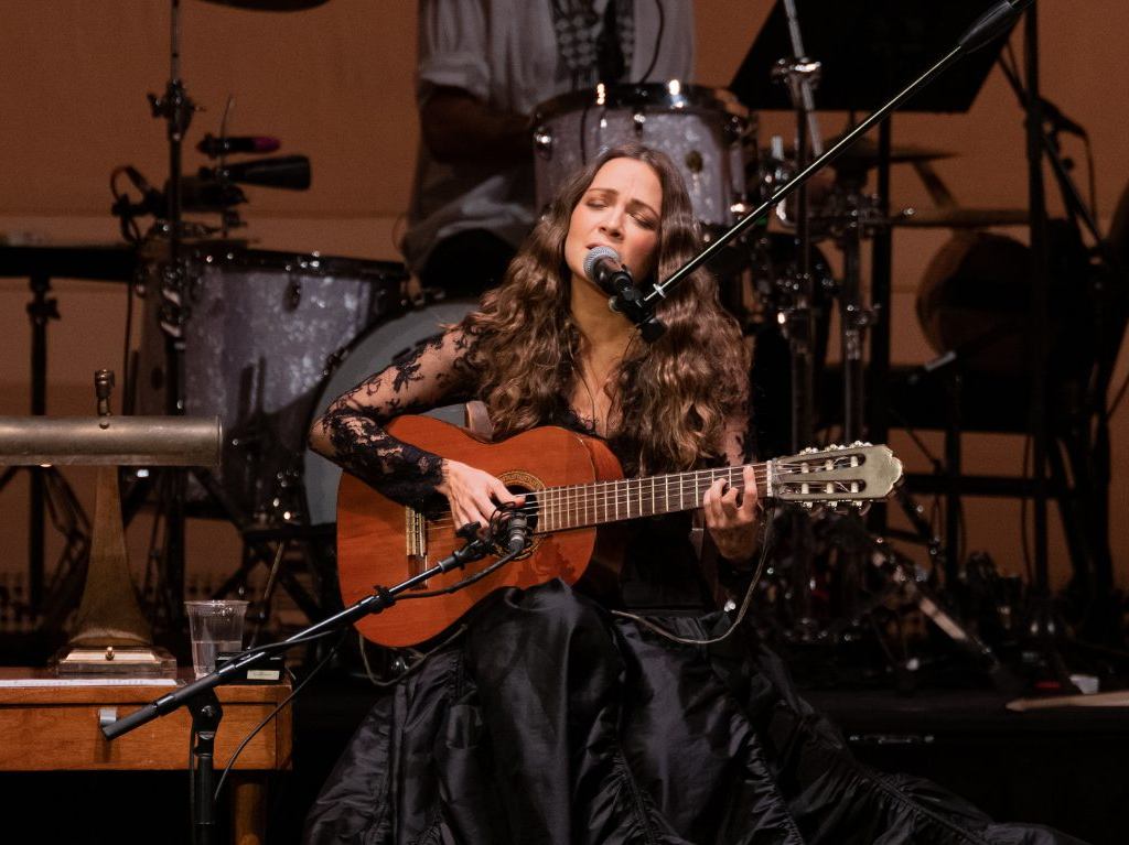 Tras 5 años de espera, Natalia Lafourcade regresa a los escenarios para presentar su disco De Todas las Flores en un concierto especial en el Auditorio Nacional