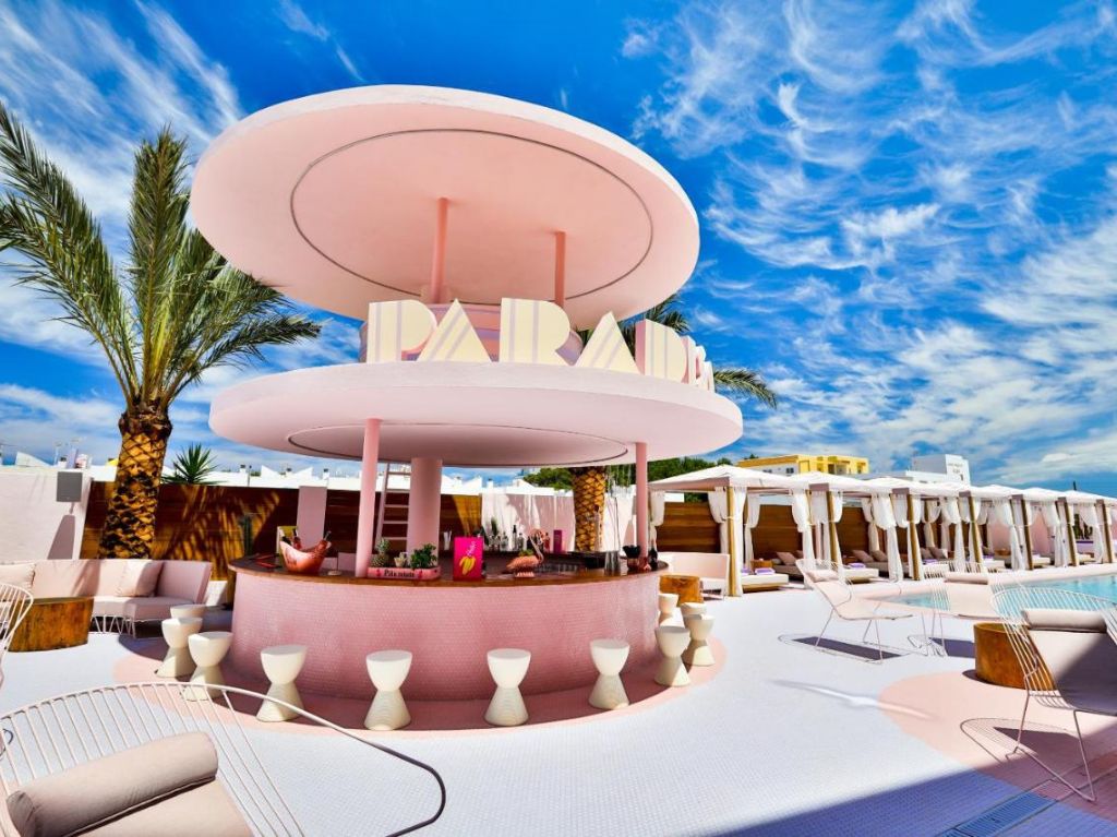 Paradiso Ibiza Art Hotel rosa